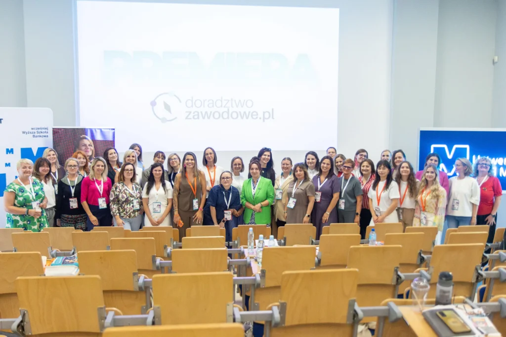 Zdjęcie grupowe z premiery doradztwozawodowe.pl